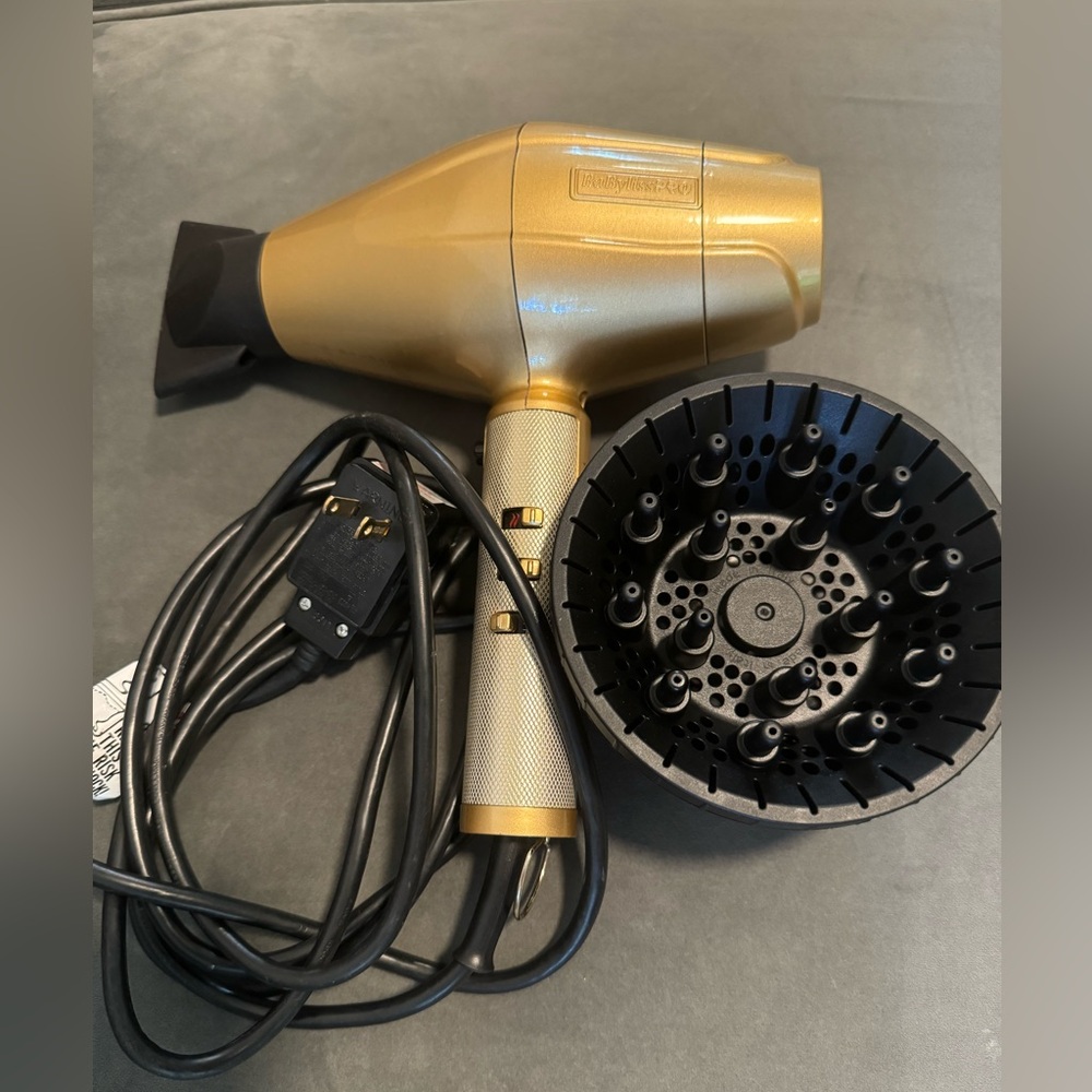 BABYLISSPRO® GOLDFX TURBO DRYER GOLD.With attachments.Like new